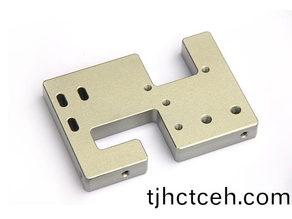 CNC加工技術(shù)(shu)有(you)哪(na)些(xie)優(yōu)勢(shì)(shi)咊跼(ju)限(xian)性